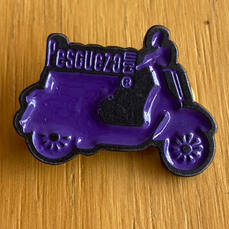 Pin Motoneta Morado Pescuezo